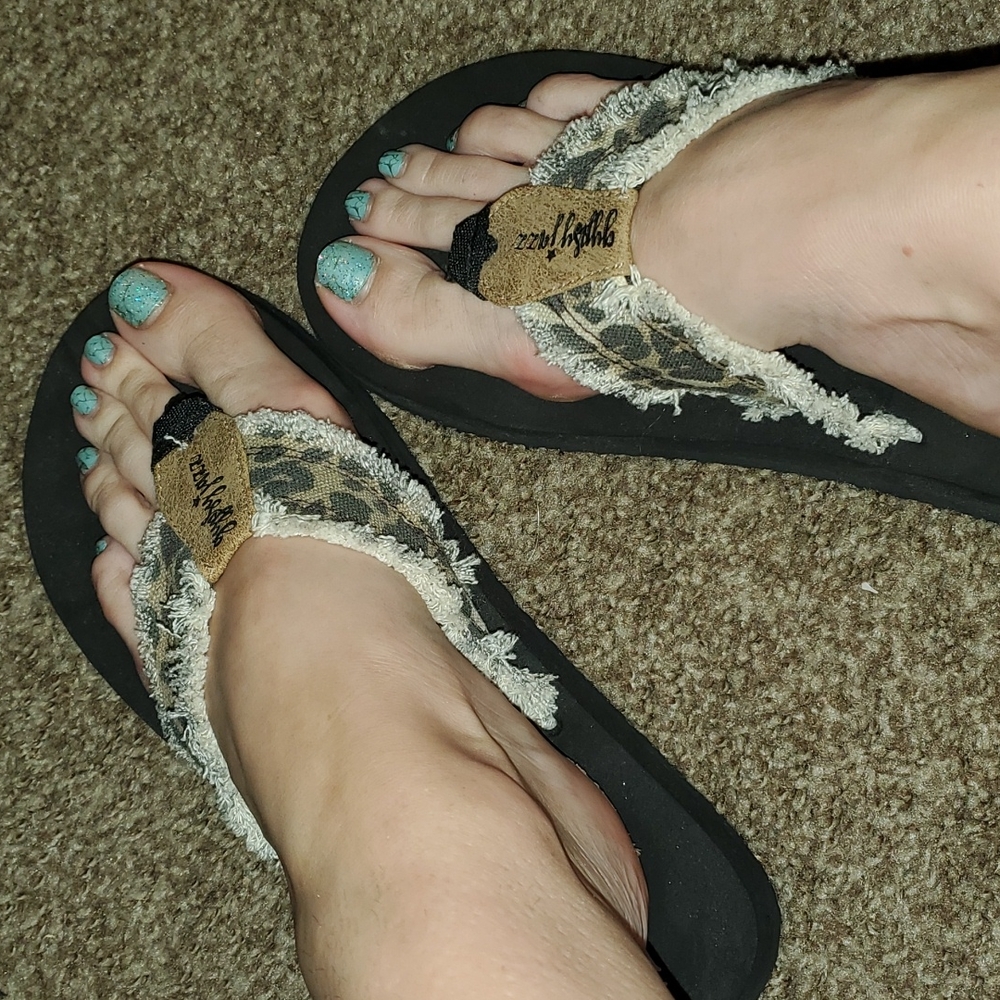 Gypsy jazz shabby leopard flip flops